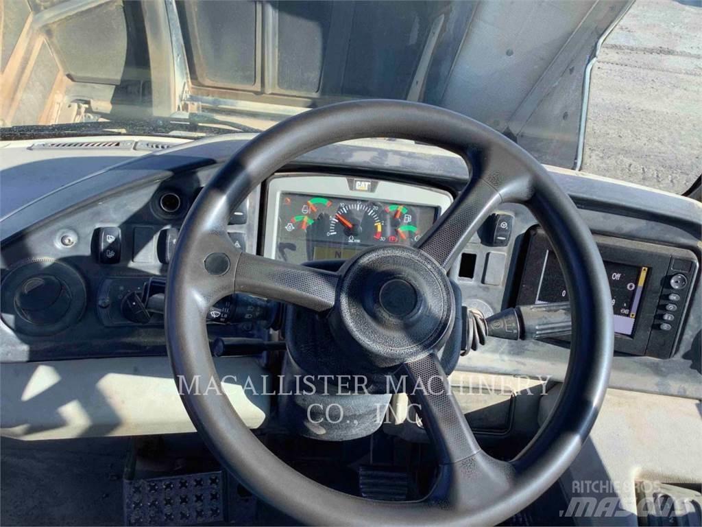 CAT 740B 鉸接式起吊車