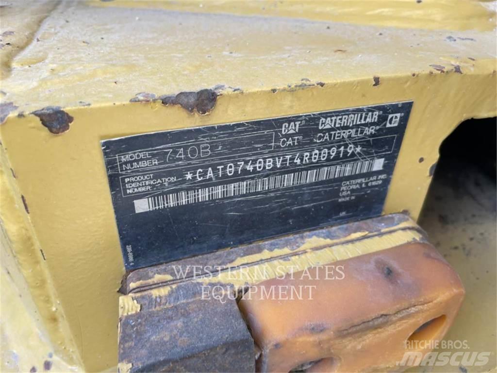 CAT 740B 鉸接式起吊車