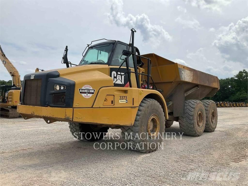 CAT 740B 鉸接式起吊車