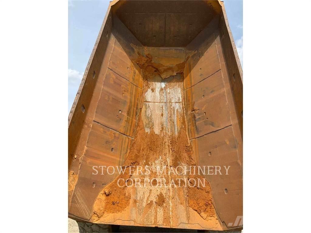 CAT 740B 鉸接式起吊車