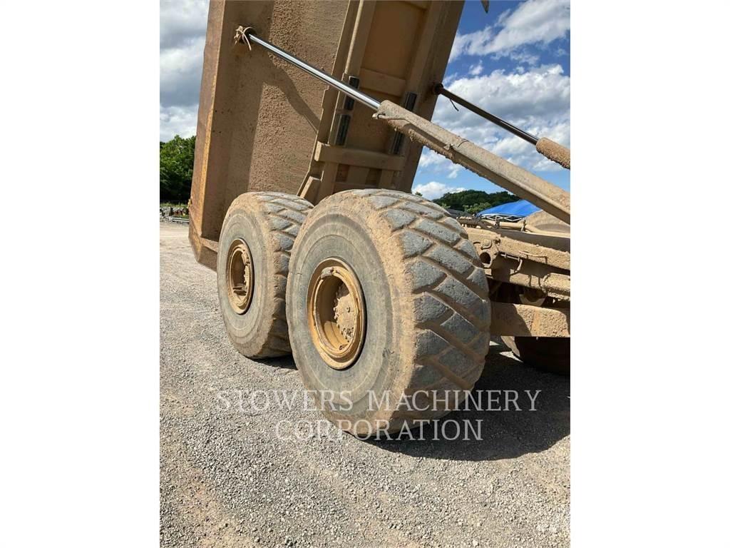 CAT 740B 鉸接式起吊車