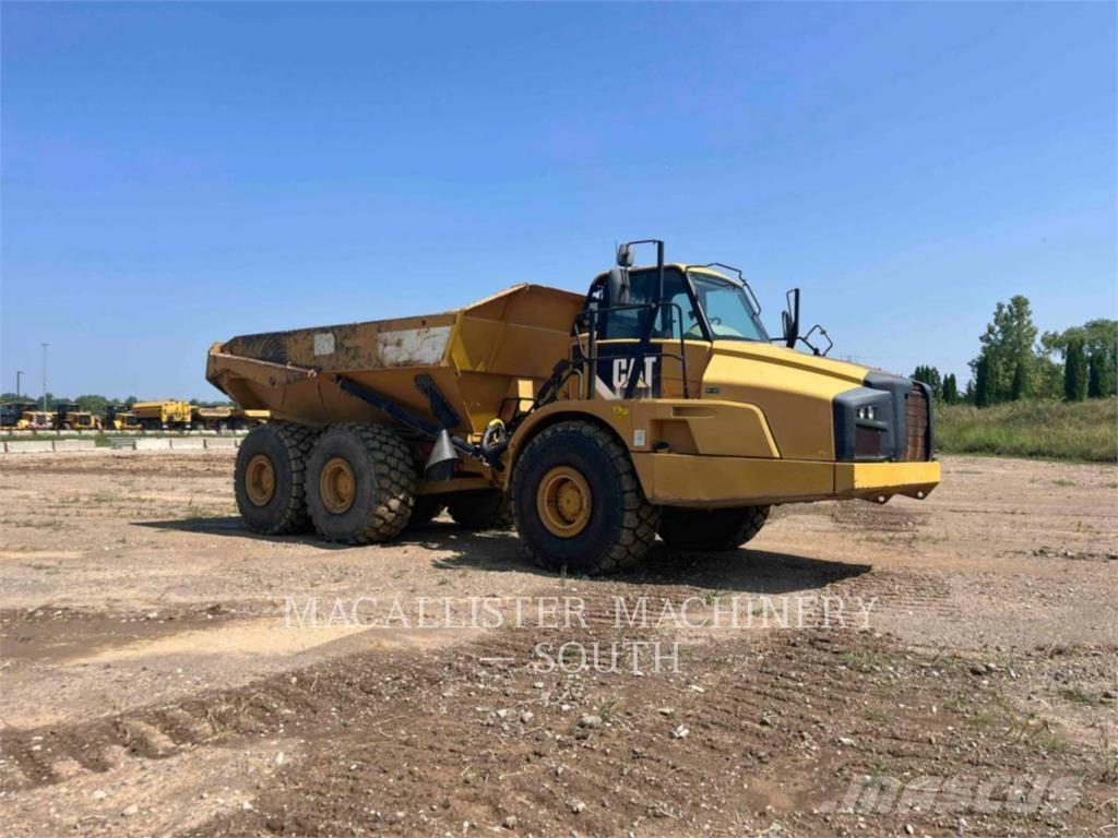 CAT 740B 鉸接式起吊車