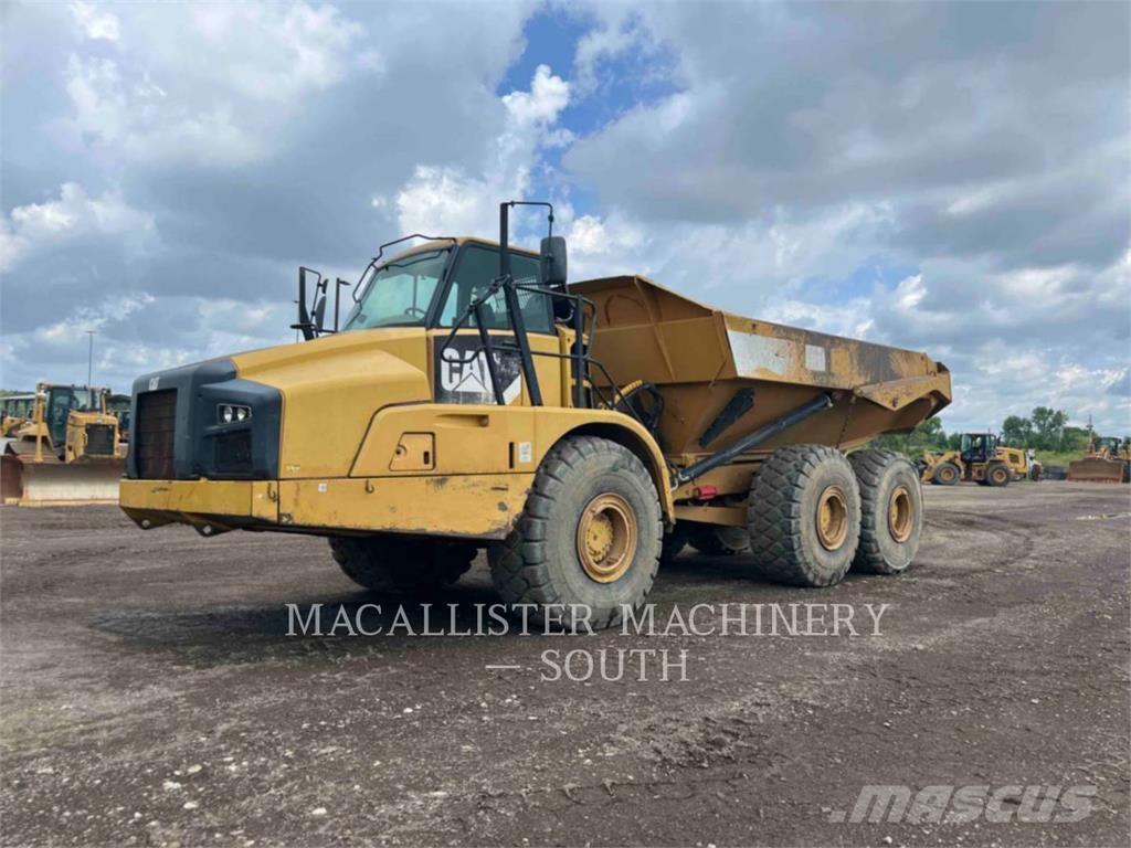 CAT 740B 鉸接式起吊車