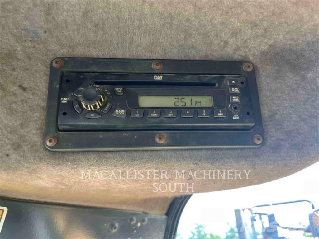 CAT 740B 鉸接式起吊車