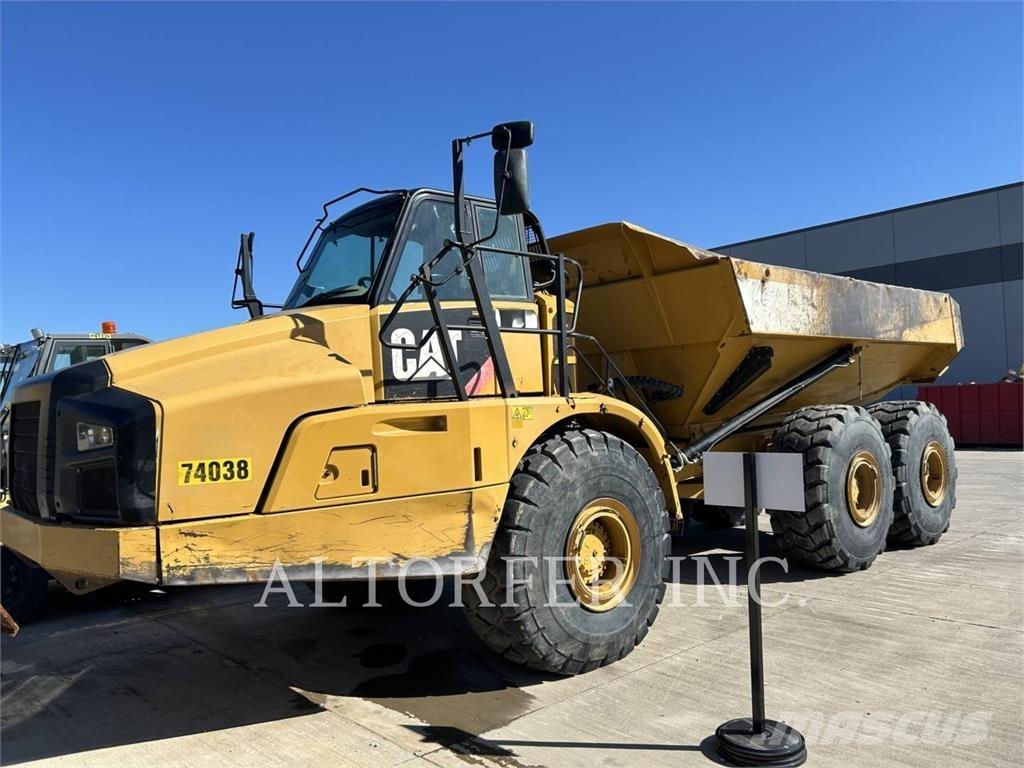 CAT 740B 鉸接式起吊車