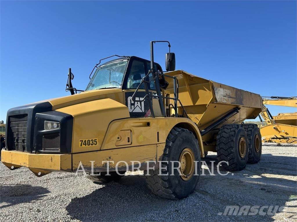 CAT 740B 鉸接式起吊車