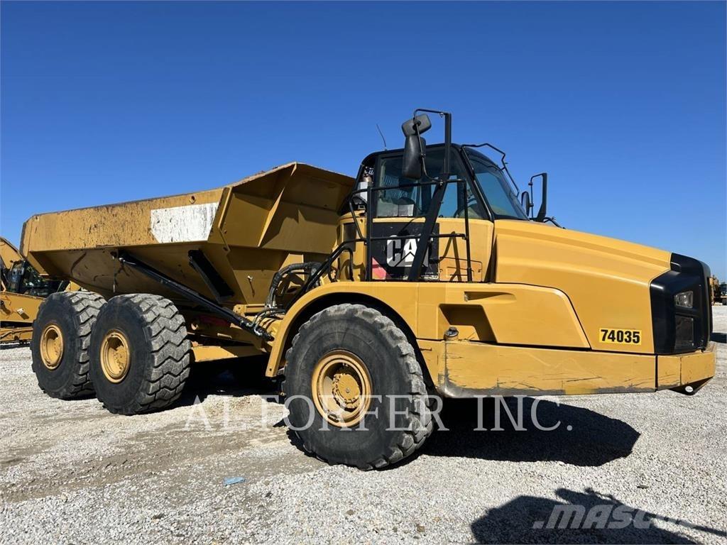 CAT 740B 鉸接式起吊車