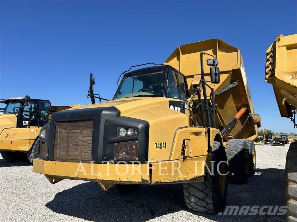 CAT 740B 鉸接式起吊車