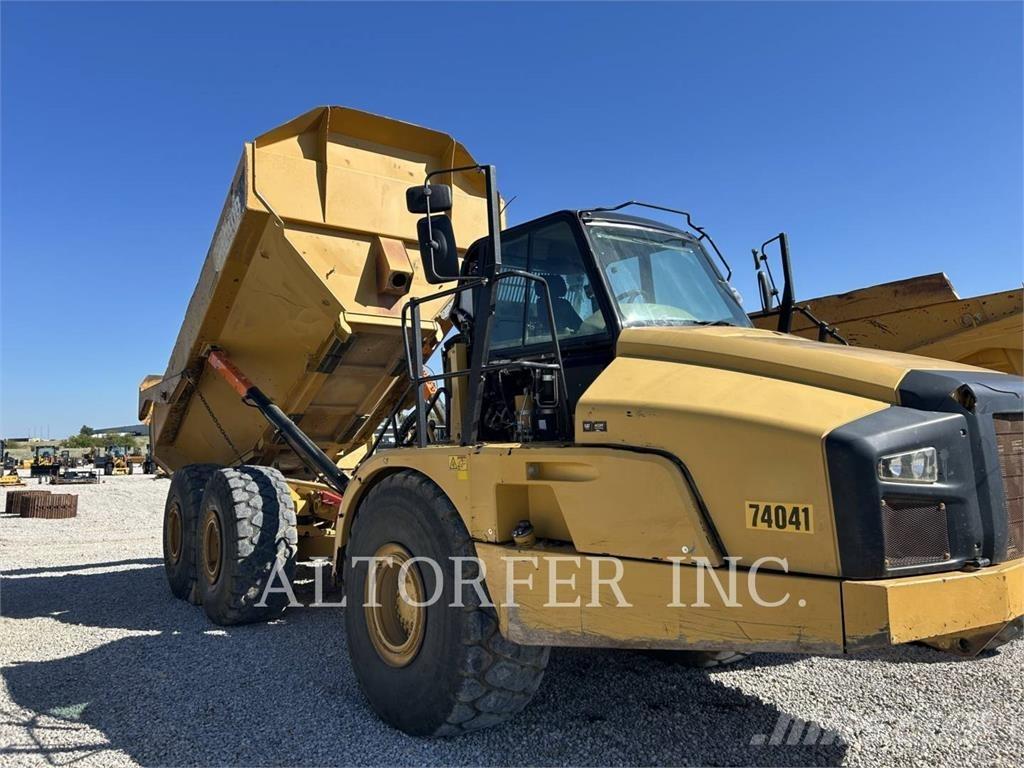 CAT 740B 鉸接式起吊車