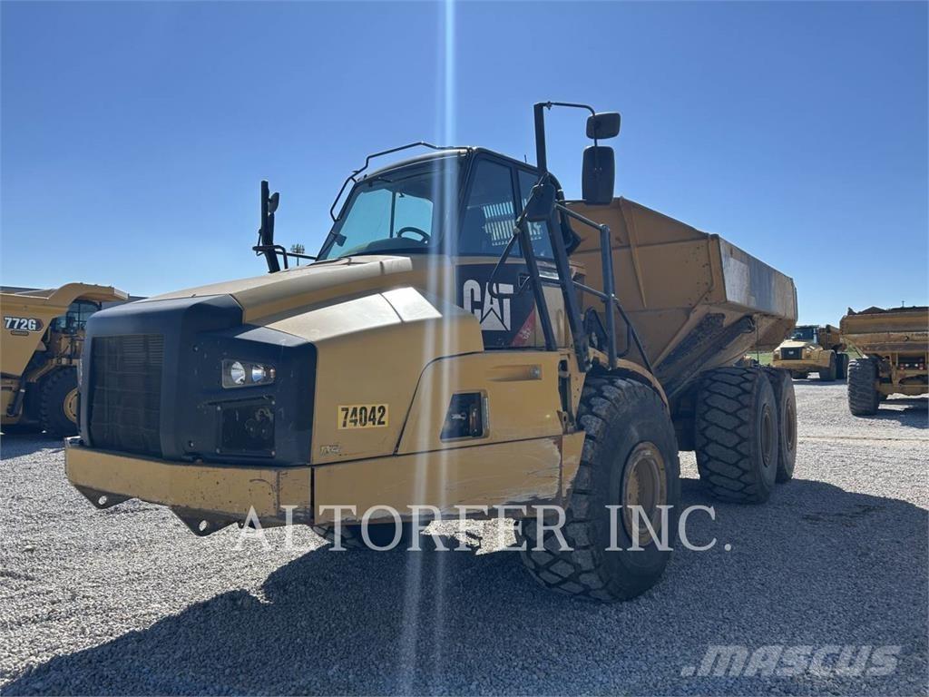 CAT 740B 鉸接式起吊車