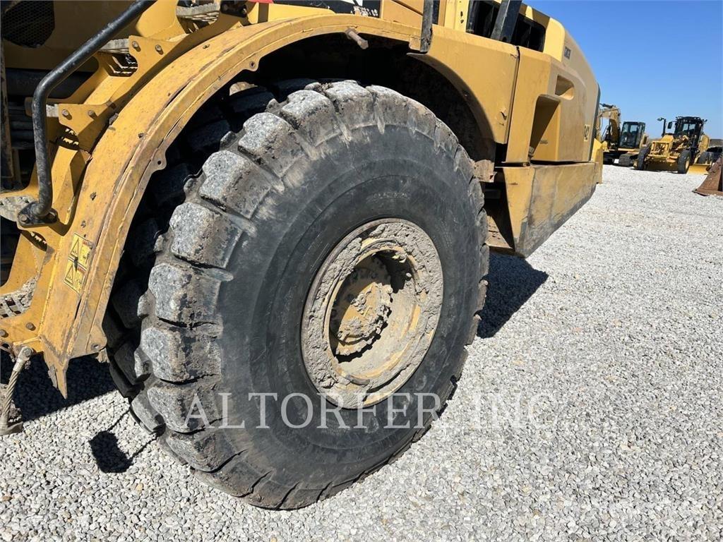 CAT 740B 鉸接式起吊車