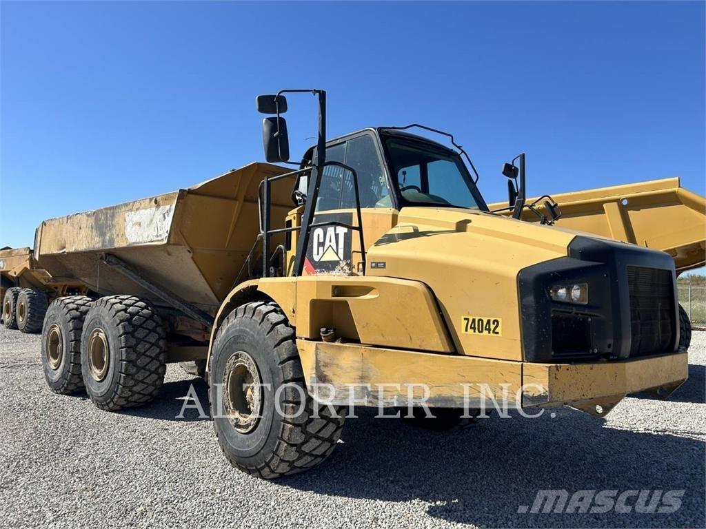 CAT 740B 鉸接式起吊車