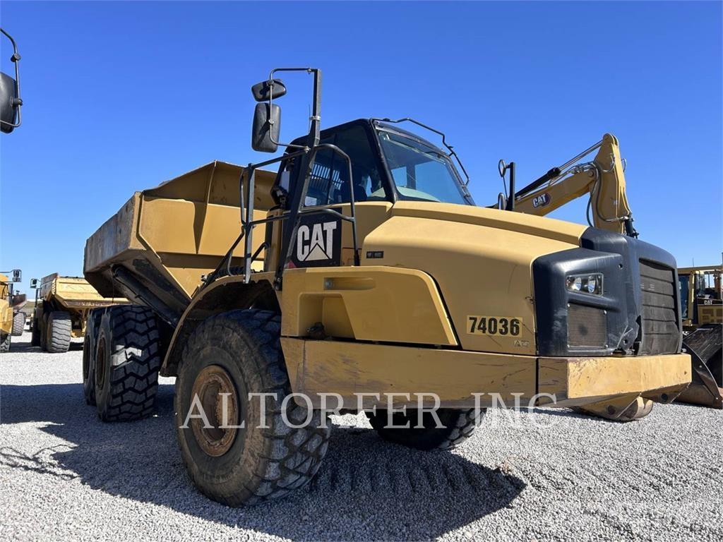 CAT 740B 鉸接式起吊車