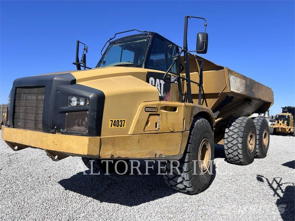 CAT 740B 鉸接式起吊車