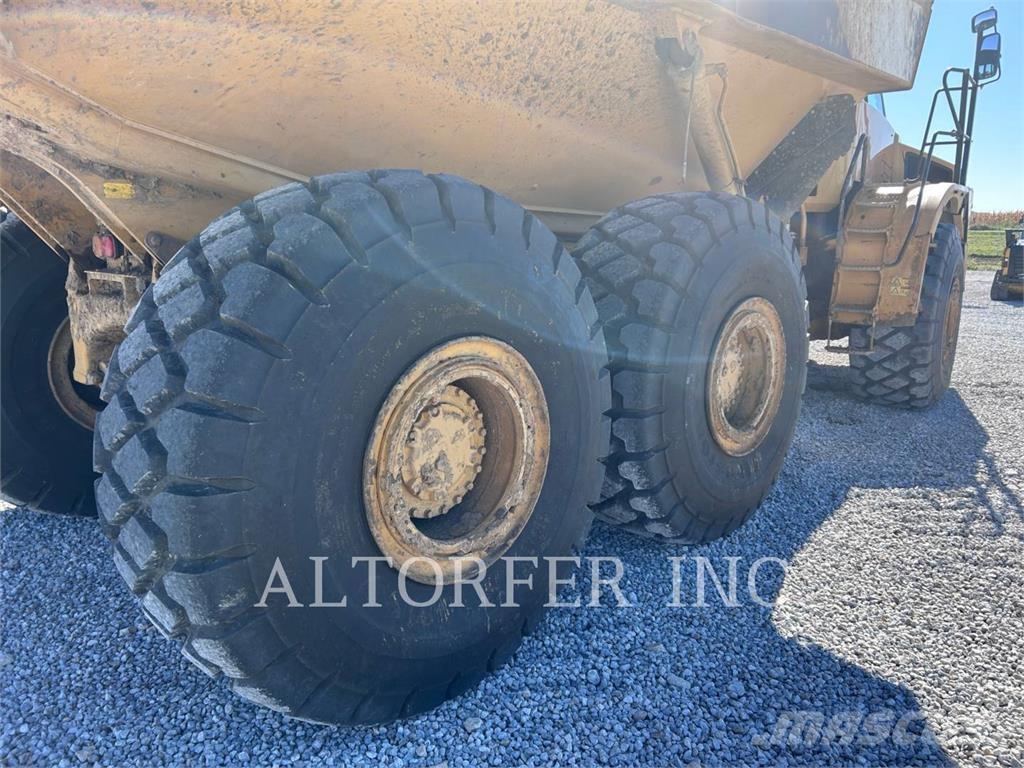 CAT 740B 鉸接式起吊車