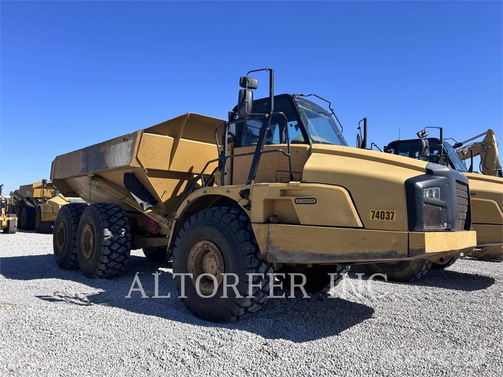 CAT 740B 鉸接式起吊車