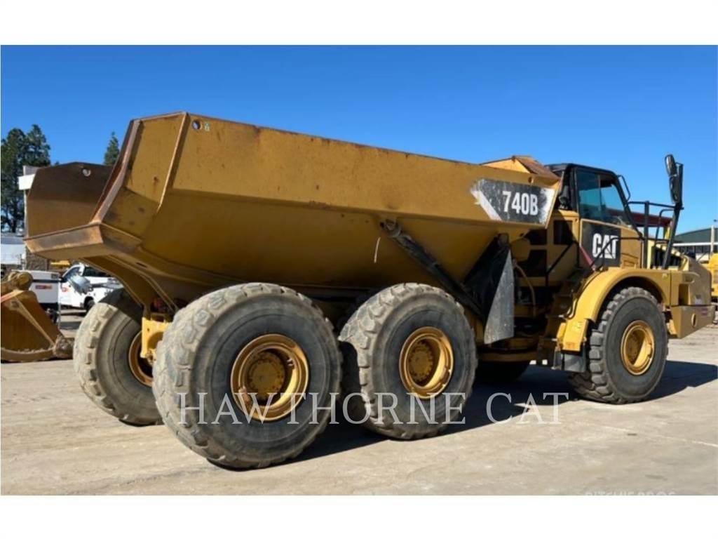 CAT 740B 鉸接式起吊車
