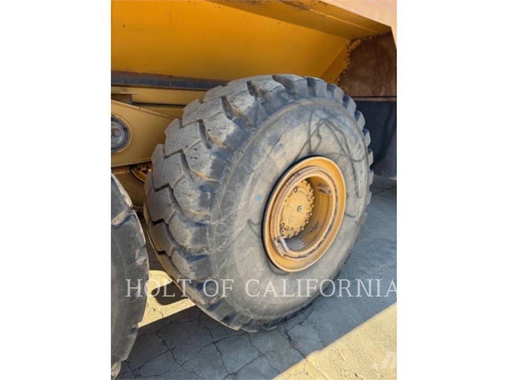 CAT 740B WT 運油車