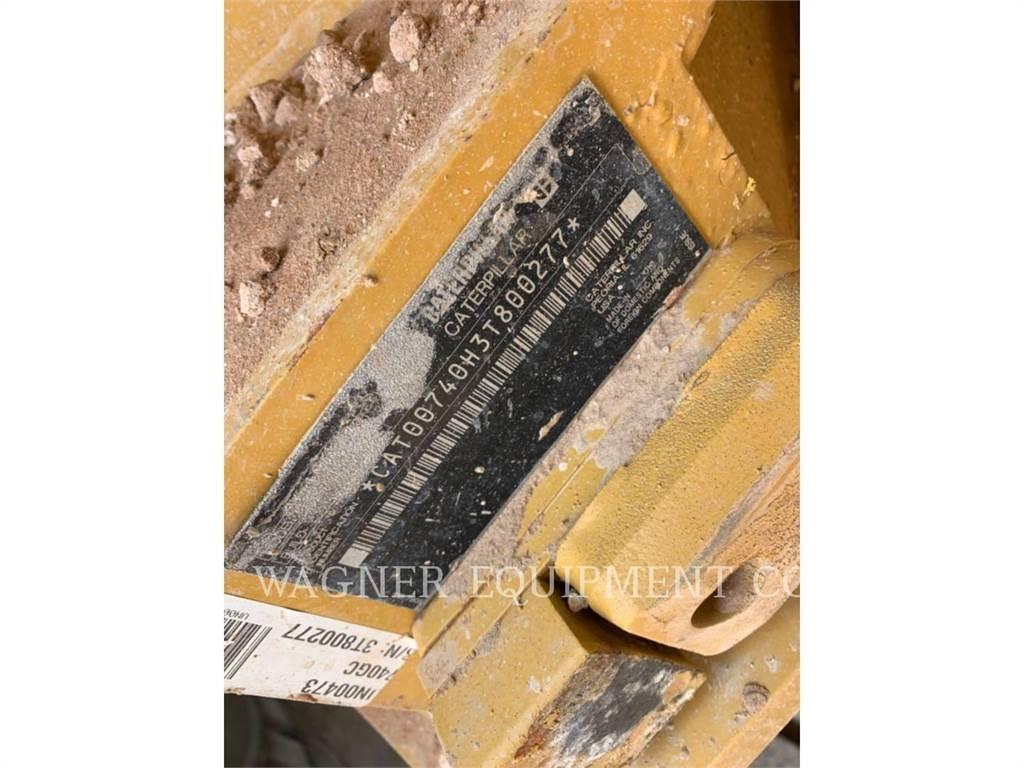 CAT 740GC 鉸接式起吊車