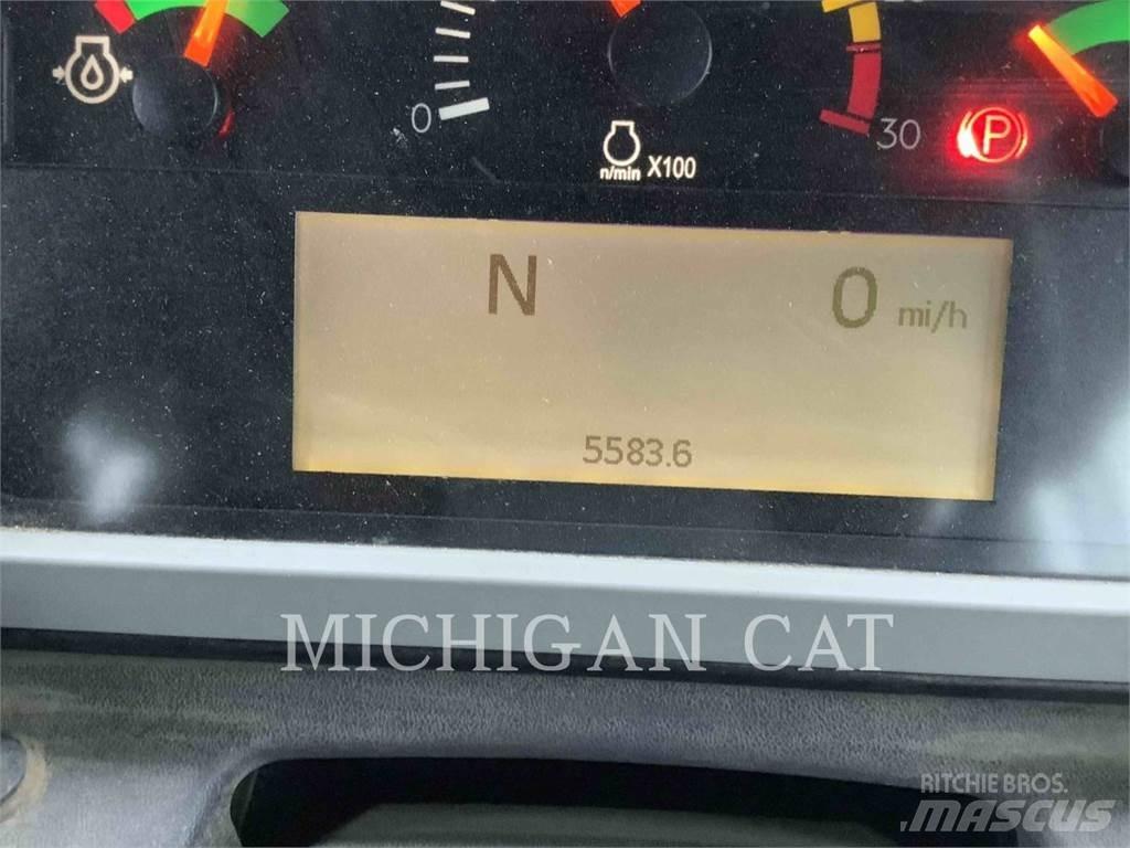 CAT 740GC 鉸接式起吊車