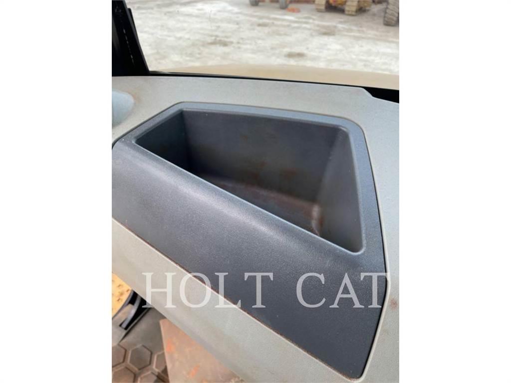 CAT 740GC 鉸接式起吊車