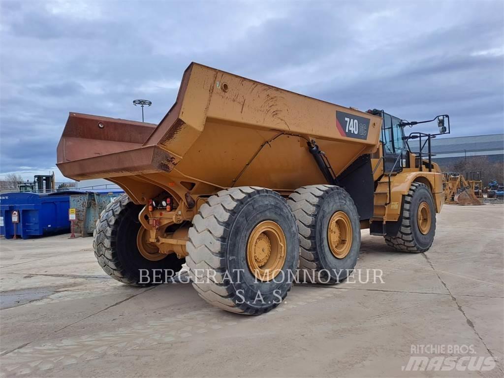 CAT 740GC 鉸接式起吊車