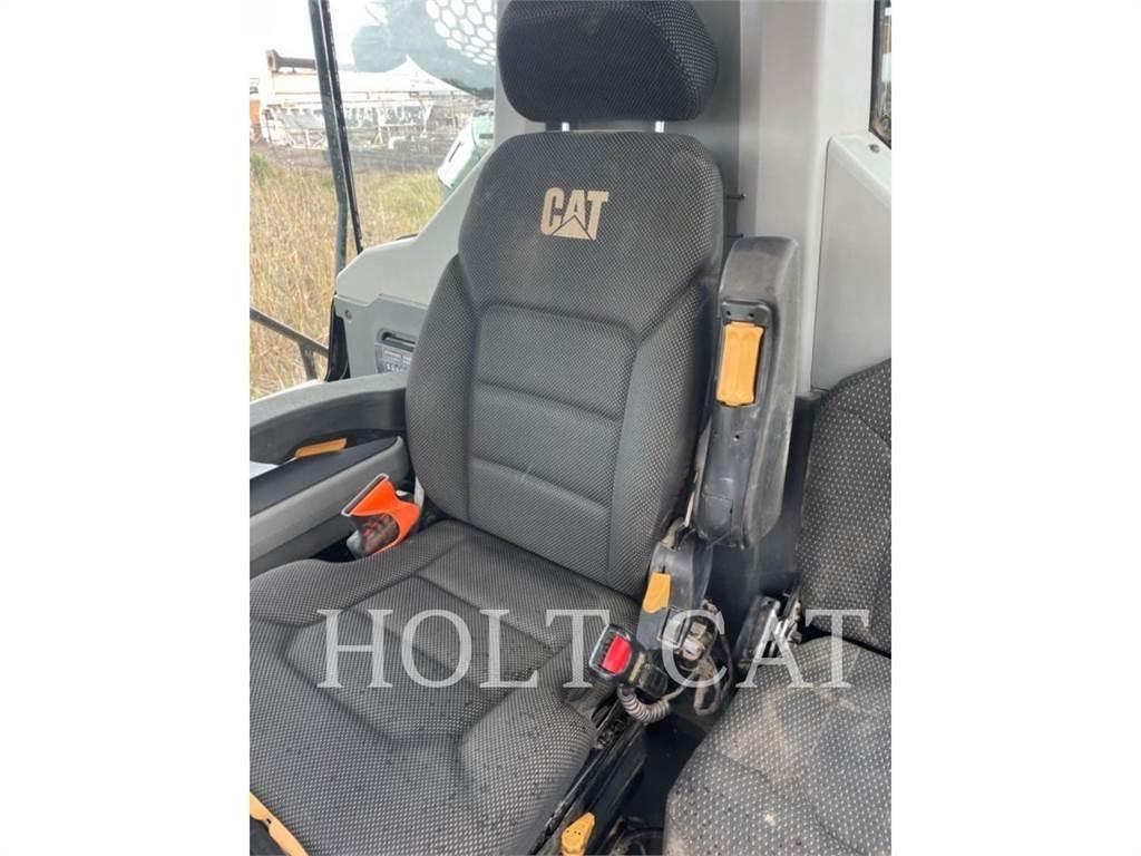 CAT 740GC 鉸接式起吊車