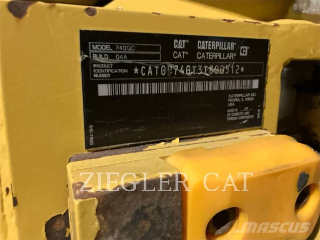 CAT 740GC 鉸接式起吊車