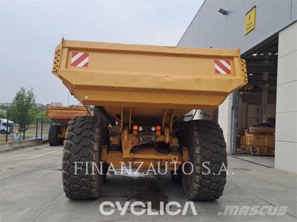 CAT 740GC 鉸接式起吊車