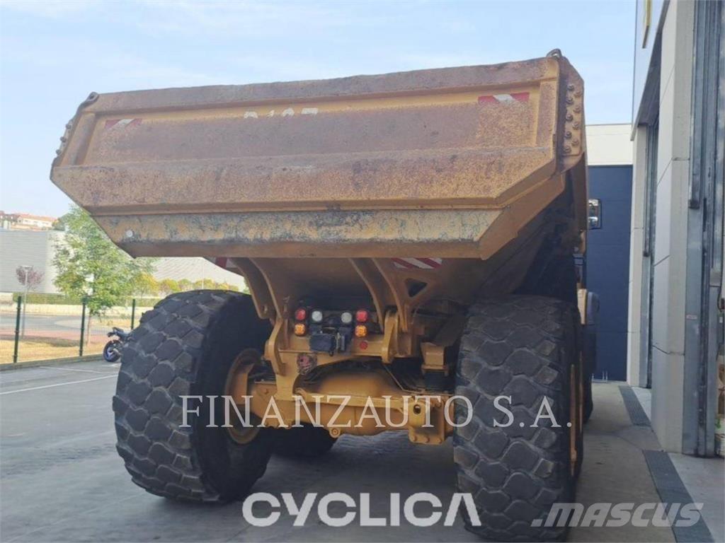 CAT 740GC 鉸接式起吊車