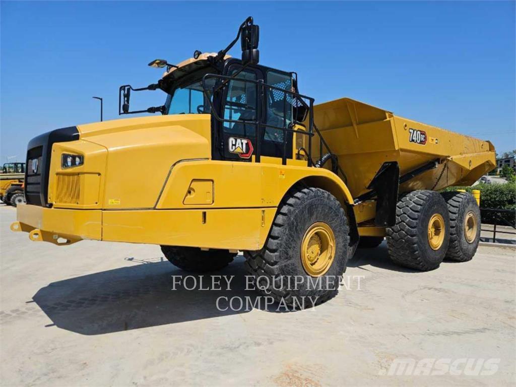 CAT 740GC-04 鉸接式起吊車