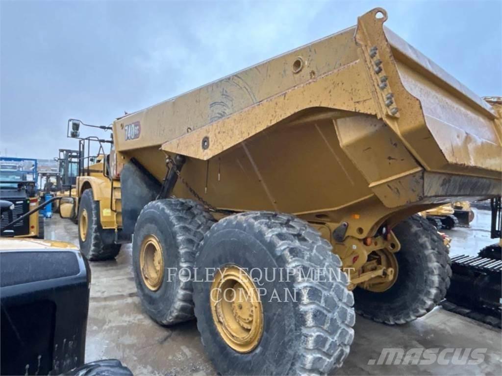 CAT 740GC-04 鉸接式起吊車