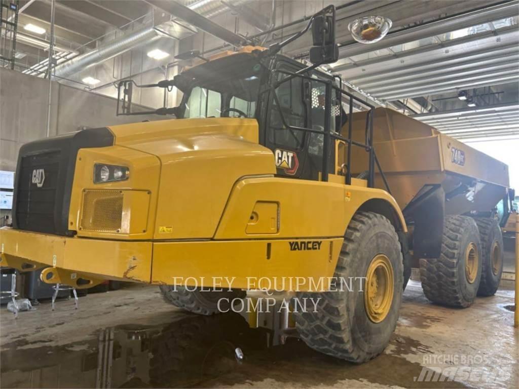 CAT 740GC-04 鉸接式起吊車
