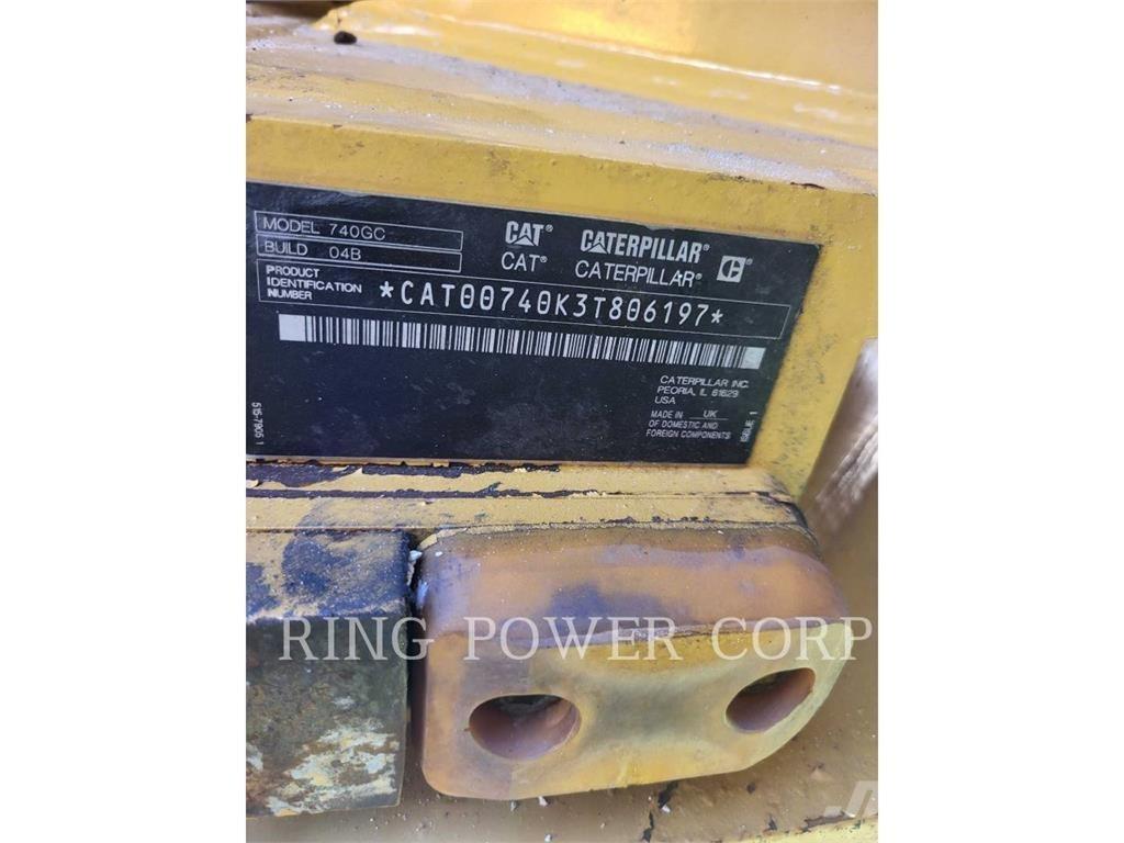 CAT 740GCTG 鉸接式起吊車