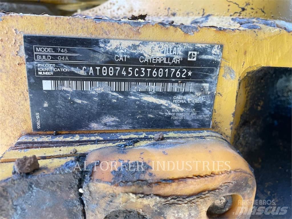 CAT 745 鉸接式起吊車