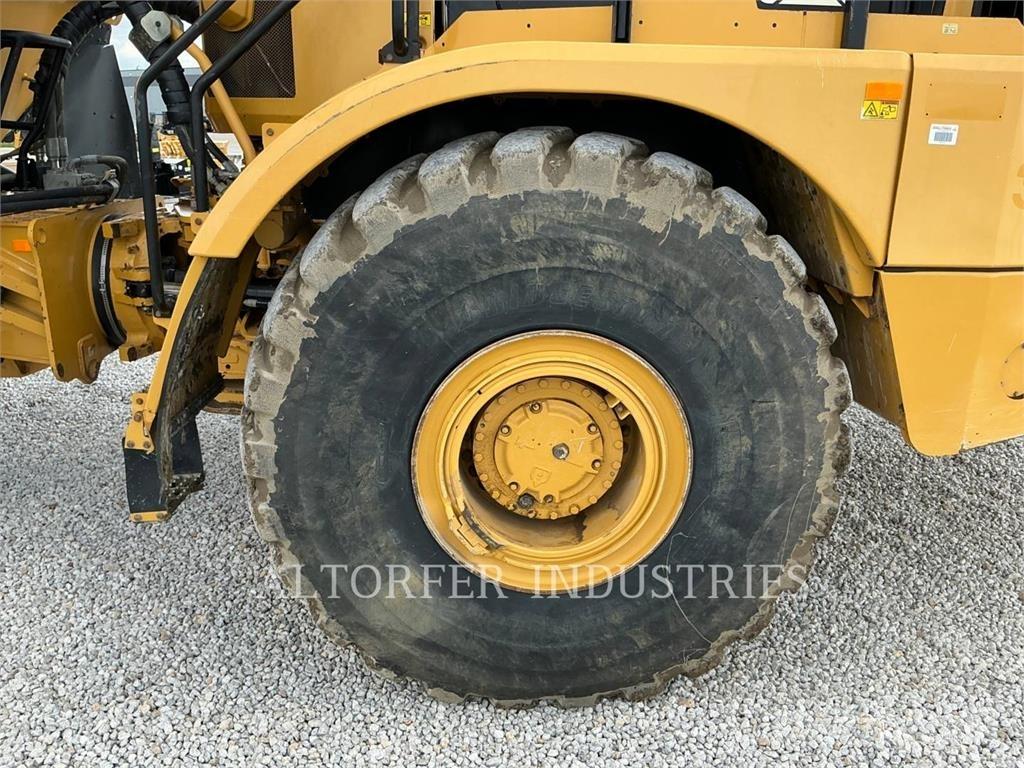 CAT 745 鉸接式起吊車