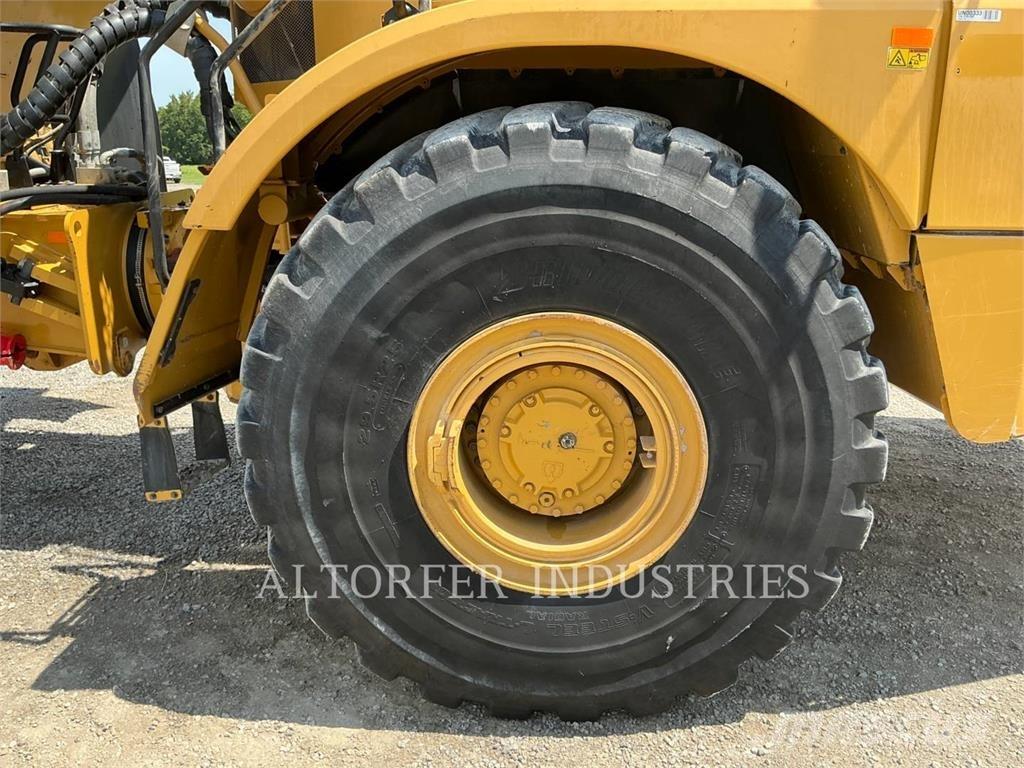 CAT 745 鉸接式起吊車