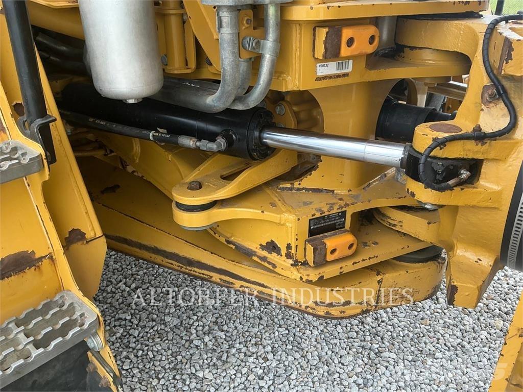 CAT 745 鉸接式起吊車