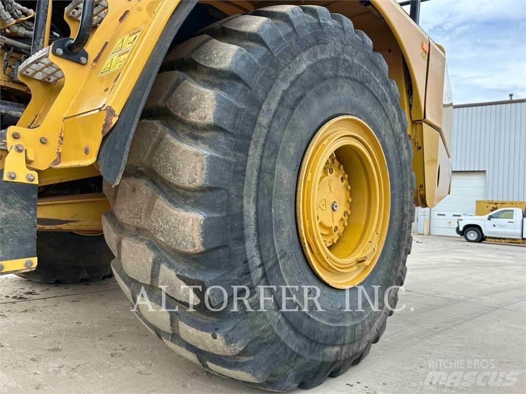 CAT 745 鉸接式起吊車