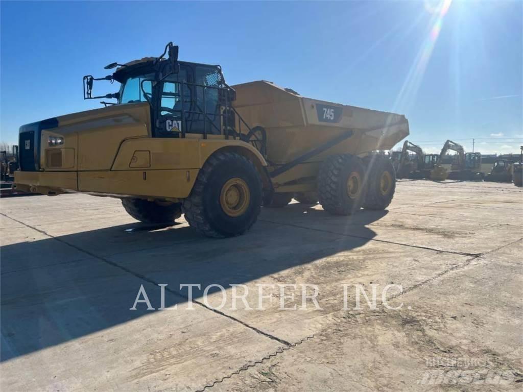 CAT 745 鉸接式起吊車