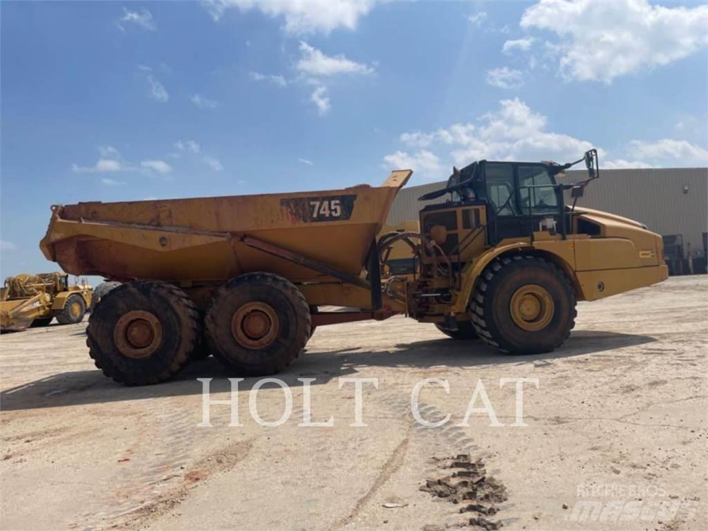 CAT 745 鉸接式起吊車