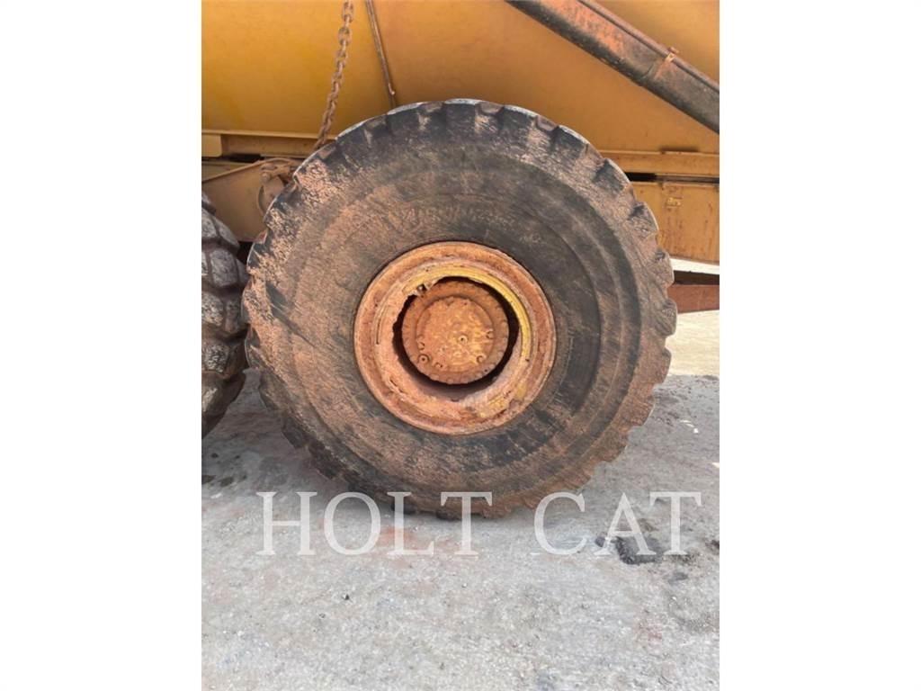 CAT 745 鉸接式起吊車