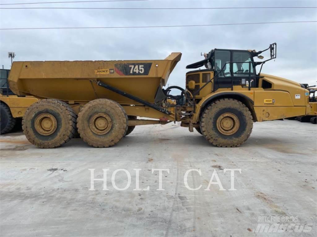 CAT 745 鉸接式起吊車