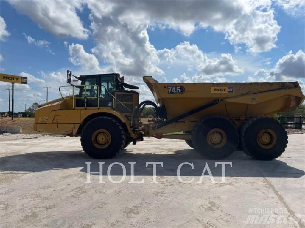 CAT 745 鉸接式起吊車