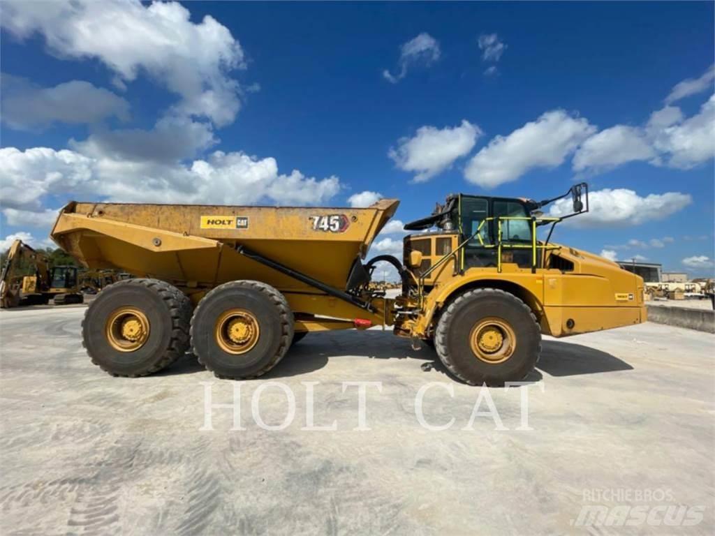 CAT 745 鉸接式起吊車