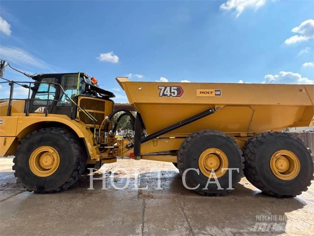 CAT 745 鉸接式起吊車