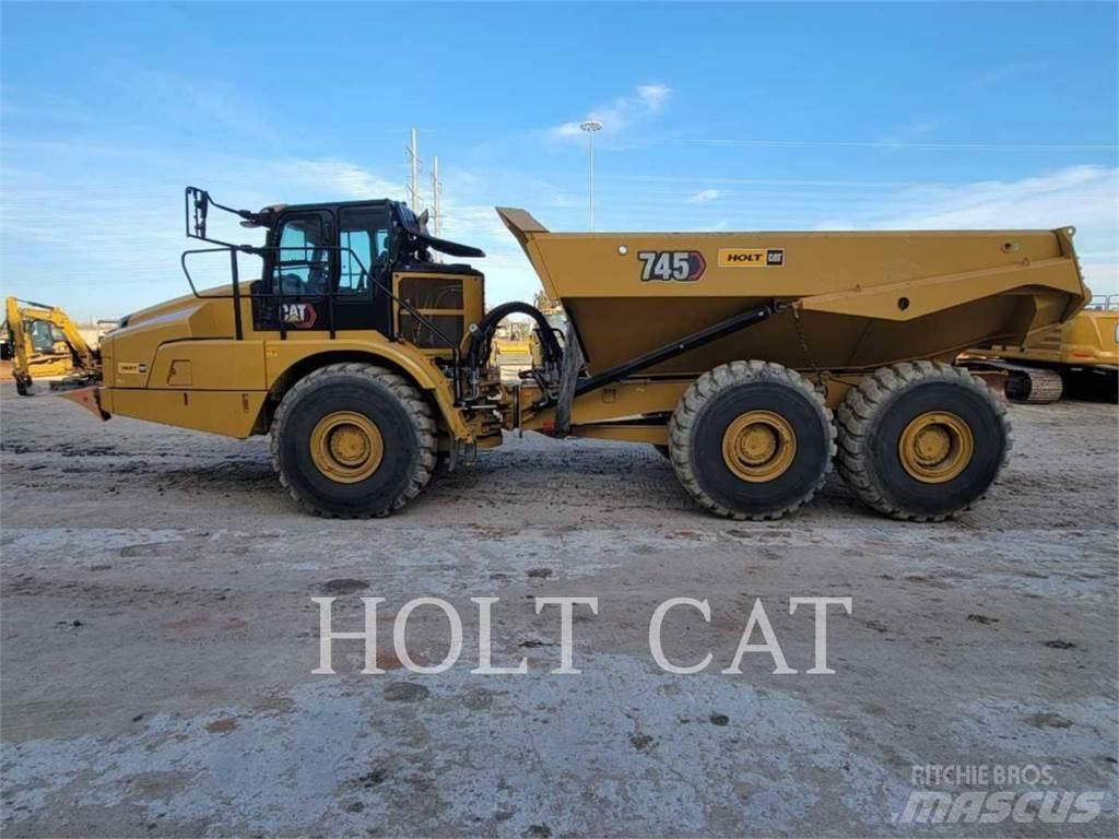 CAT 745 鉸接式起吊車