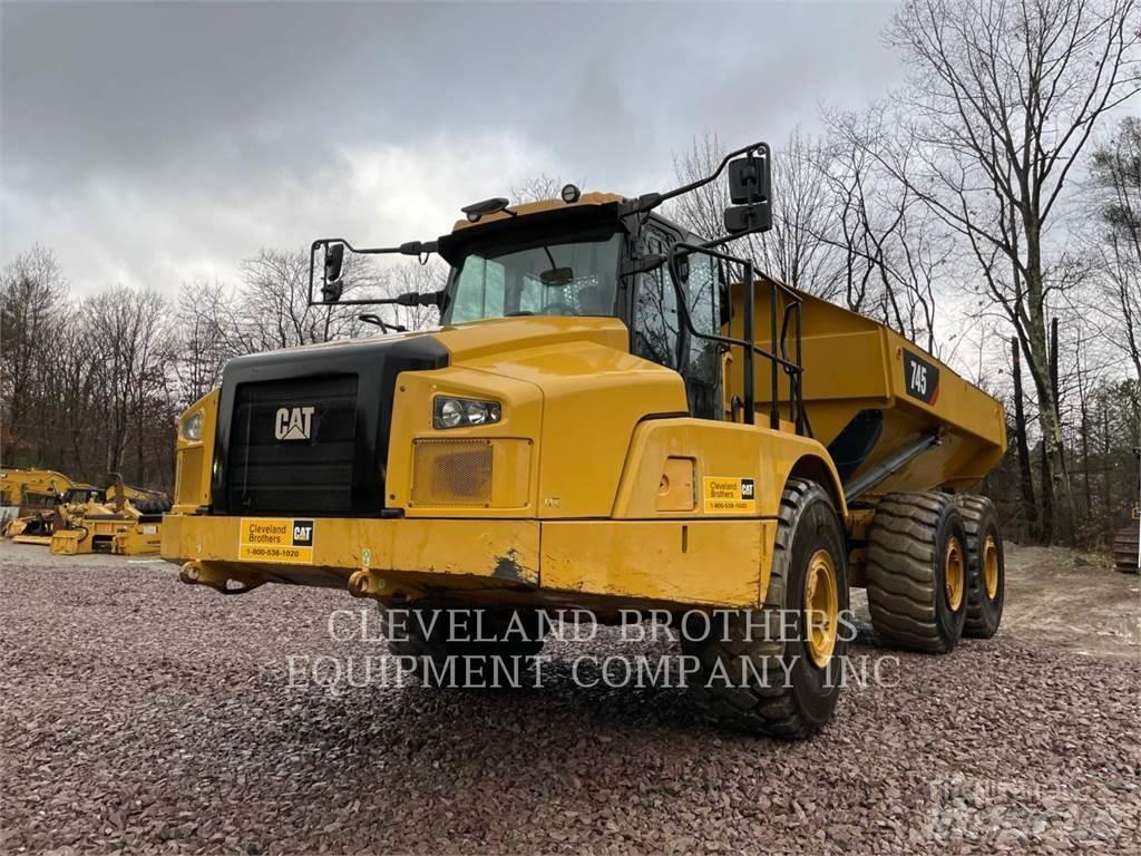 CAT 745 鉸接式起吊車