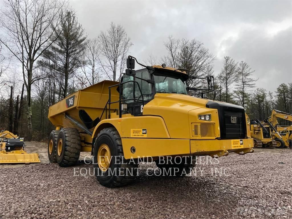 CAT 745 鉸接式起吊車