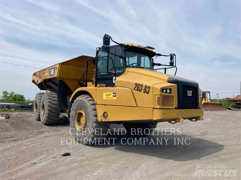 CAT 745 鉸接式起吊車